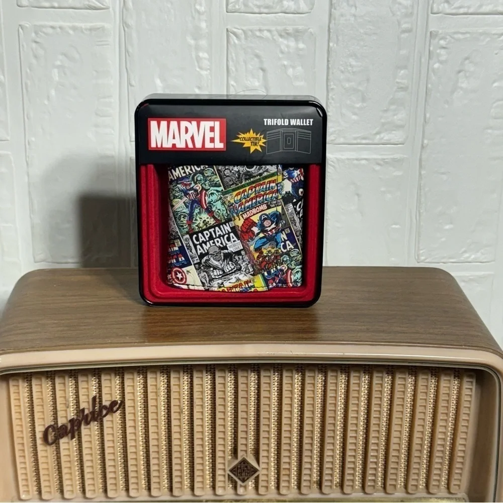 MARVEL Trifold Wallet Captain America Collector's Tin New